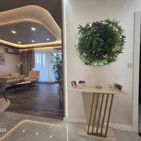 The Sunrise And The Sunset - Luxury 2br With Mineral Pool & Parking Apartment