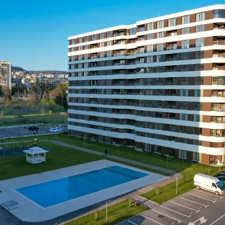 The Sunrise And The Sunset - Luxury 2br With Mineral Pool & Parking Apartment Warna