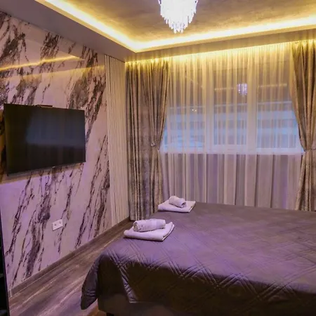 The Sunrise And The Sunset - Luxury 2br With Mineral Pool & Parking Warna