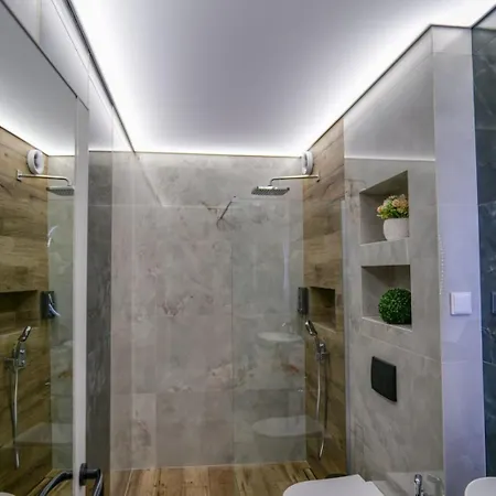 The Sunrise And The Sunset - Luxury 2br With Mineral Pool & Parking Apartment Warna