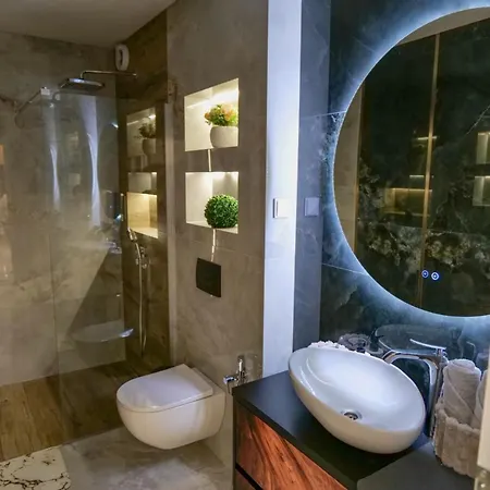The Sunrise And The Sunset - Luxury 2br With Mineral Pool & Parking *