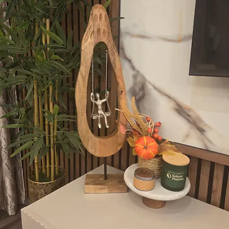Апартаменти The Sunrise And The Sunset - Luxury 2br With Mineral Pool & Parking